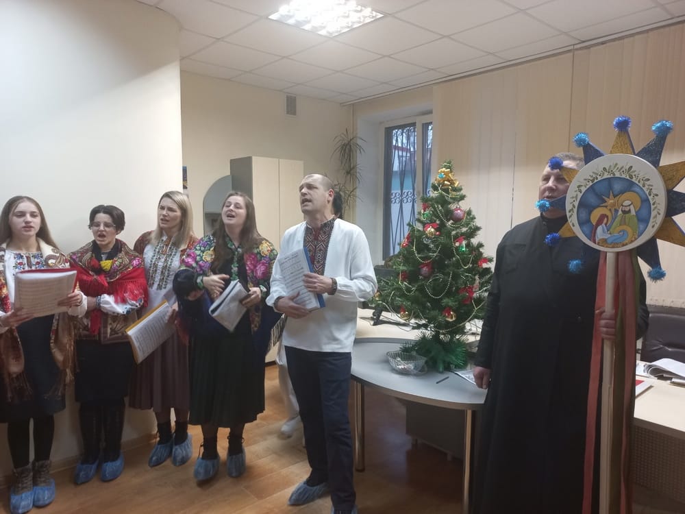Хор храму Свт. Миколая з колядою відвідав поранених бійців.